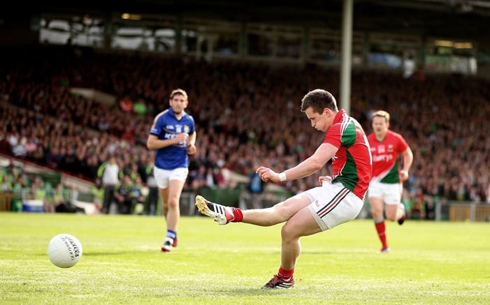 Ban on fisted points among new Gaelic football rules to be trialled